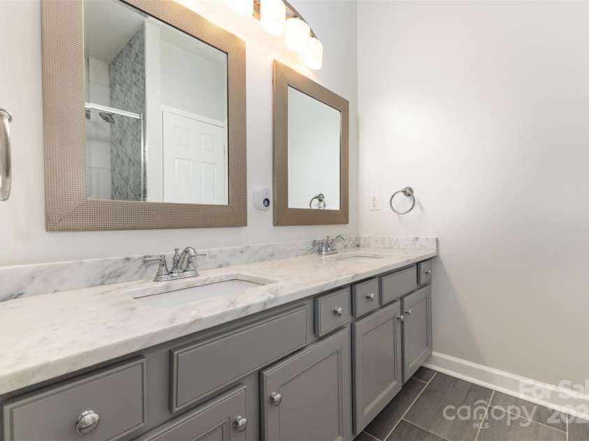 6533 Falls Lake Drive, Charlotte, NC 28270.  MLS# CAR4279086, YatesRealty ID 33618. 