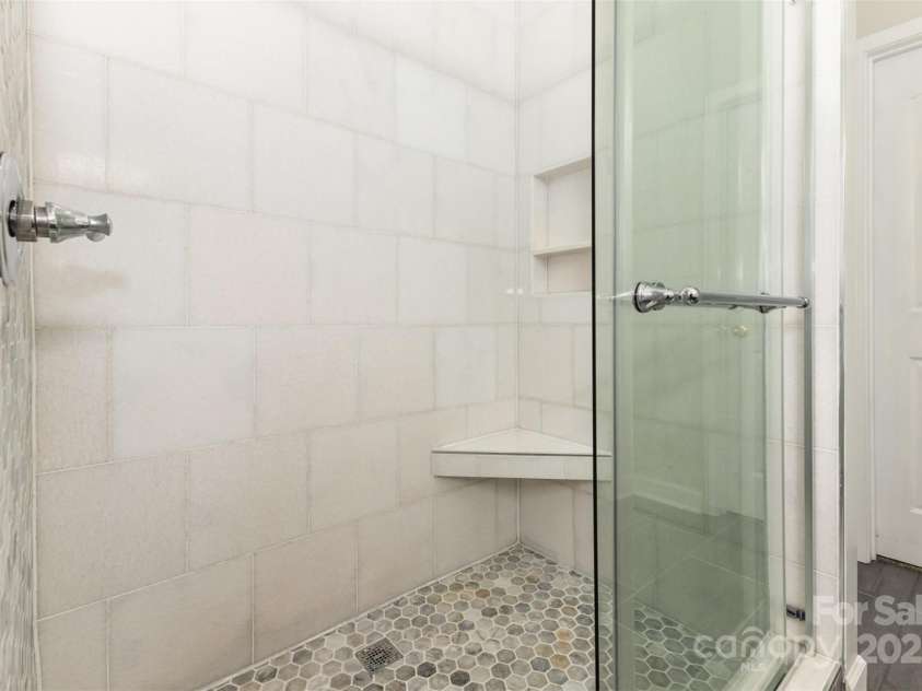 6533 Falls Lake Drive, Charlotte, NC 28270.  MLS# CAR4279086, YatesRealty ID 33618. 