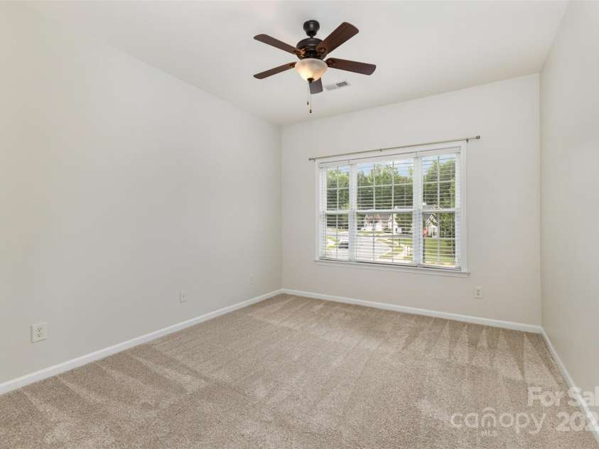 6533 Falls Lake Drive, Charlotte, NC 28270.  MLS# CAR4279086, YatesRealty ID 33618. 