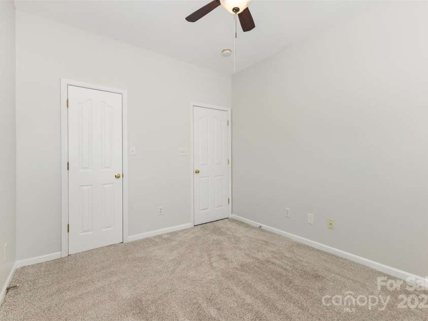 6533 Falls Lake Drive, Charlotte, NC 28270.  MLS# CAR4279086, YatesRealty ID 33618. 