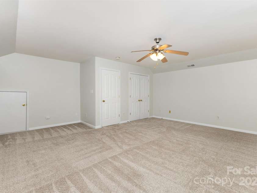 6533 Falls Lake Drive, Charlotte, NC 28270.  MLS# CAR4279086, YatesRealty ID 33618. 