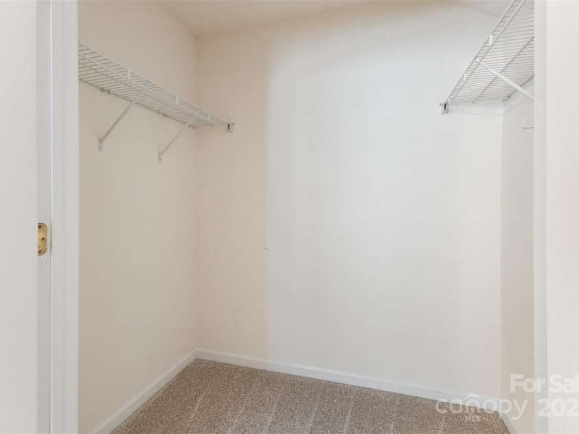 6533 Falls Lake Drive, Charlotte, NC 28270.  MLS# CAR4279086, YatesRealty ID 33618. 