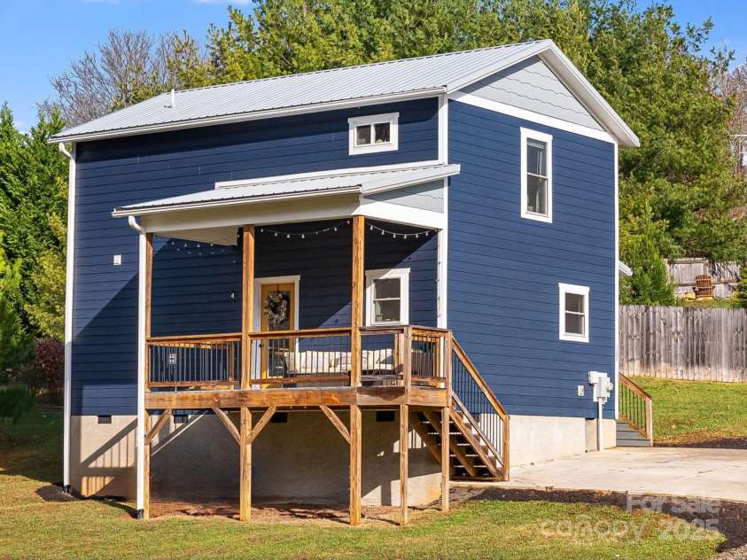 122 Mae Carver Drive, Asheville, NC 28806.  MLS# CAR4283049, YatesRealty ID 33619. 