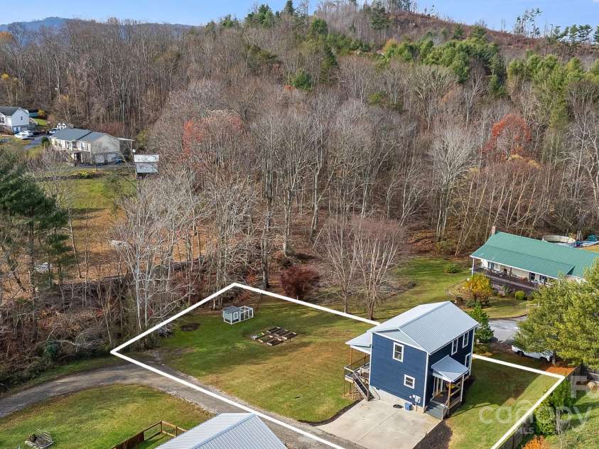 122 Mae Carver Drive, Asheville, NC 28806.  MLS# CAR4283049, YatesRealty ID 33619. 