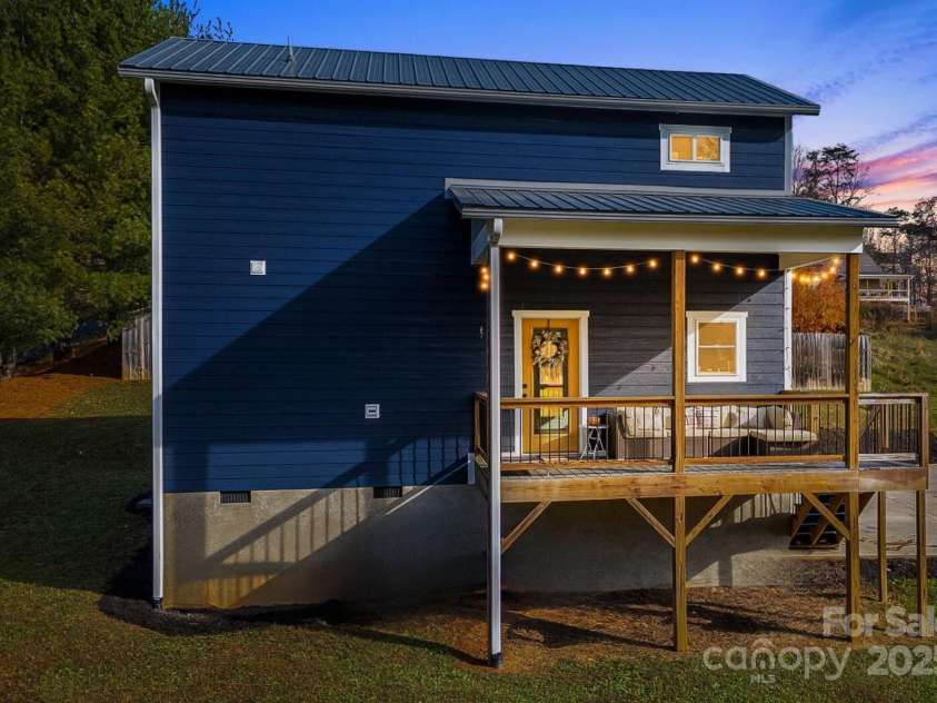 122 Mae Carver Drive, Asheville, NC 28806.  MLS# CAR4283049, YatesRealty ID 33619. 