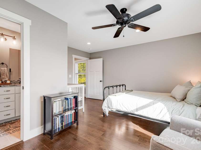 122 Mae Carver Drive, Asheville, NC 28806.  MLS# CAR4283049, YatesRealty ID 33619. 