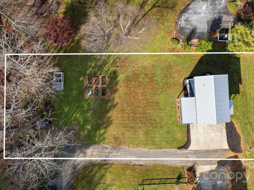 122 Mae Carver Drive, Asheville, NC 28806.  MLS# CAR4283049, YatesRealty ID 33619. 