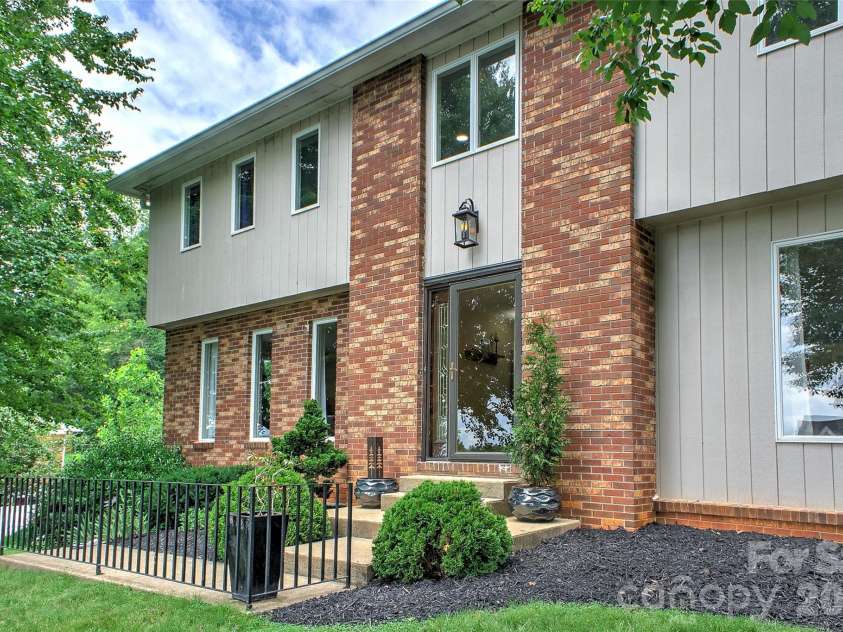 53 Braddock Way, Asheville, NC 28803.  MLS# CAR4385957, YatesRealty ID 33619. 53 Braddock Way