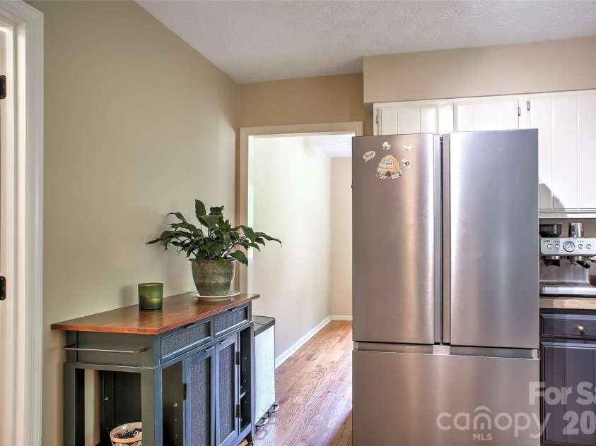 53 Braddock Way, Asheville, NC 28803.  MLS# CAR4385957, YatesRealty ID 33619. 