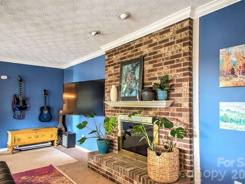 53 Braddock Way, Asheville, NC 28803.  MLS# CAR4385957, YatesRealty ID 33619. 