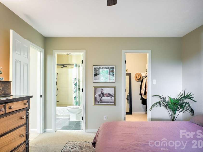 53 Braddock Way, Asheville, NC 28803.  MLS# CAR4385957, YatesRealty ID 33619. 