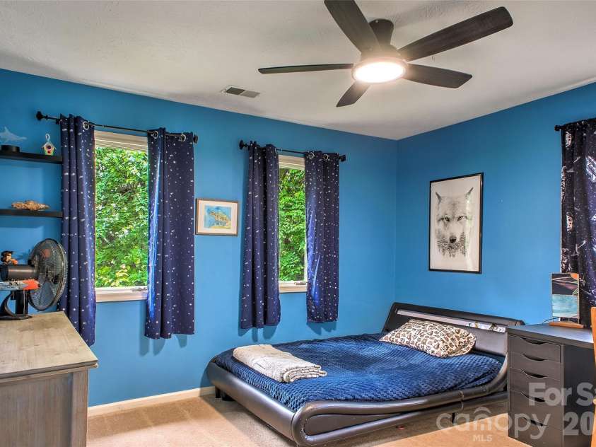 53 Braddock Way, Asheville, NC 28803.  MLS# CAR4385957, YatesRealty ID 33619. 