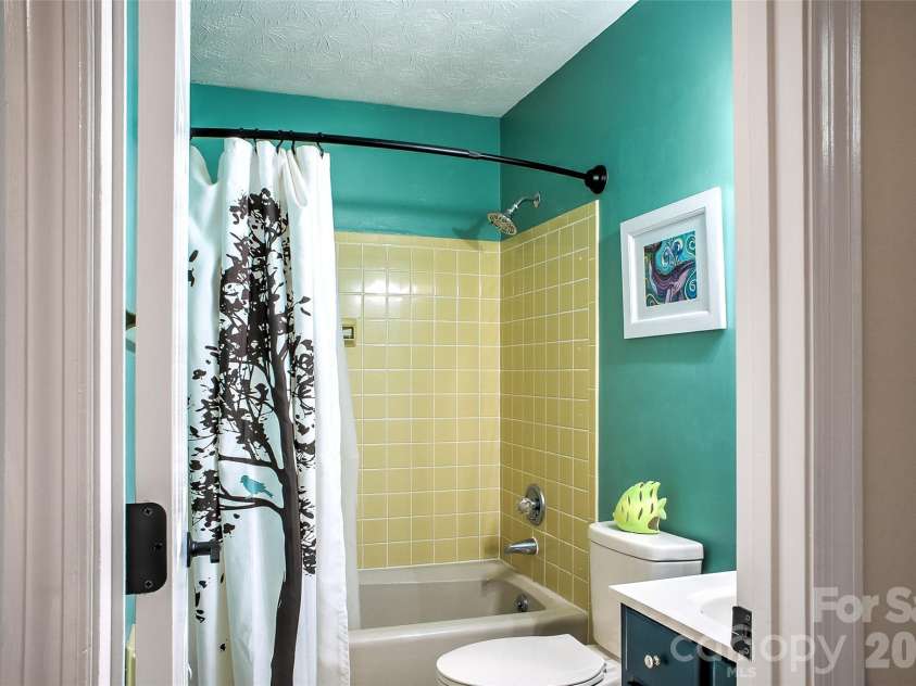 53 Braddock Way, Asheville, NC 28803.  MLS# CAR4385957, YatesRealty ID 33619. 