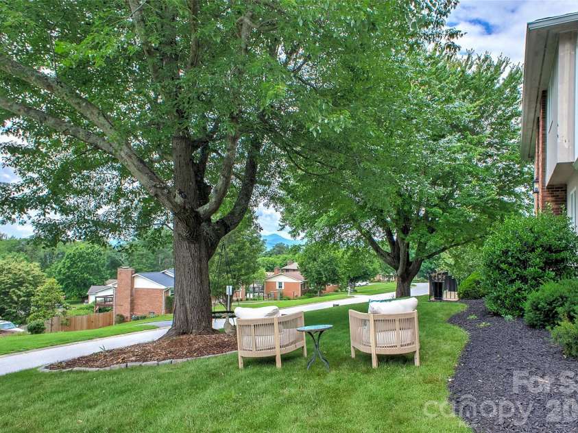 53 Braddock Way, Asheville, NC 28803.  MLS# CAR4385957, YatesRealty ID 33619. 