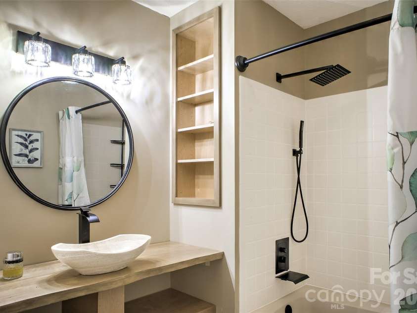 53 Braddock Way, Asheville, NC 28803.  MLS# CAR4385957, YatesRealty ID 33619. Primary bathroom