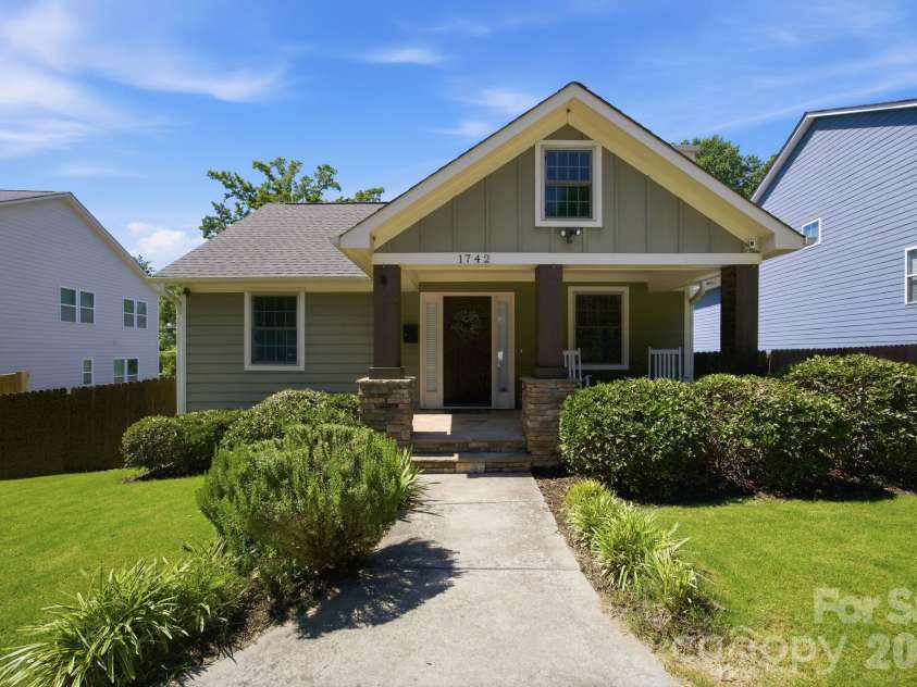 1742 Dunkirk Drive, Charlotte, NC 28203.  MLS# CAR4388601, YatesRealty ID 33620. 