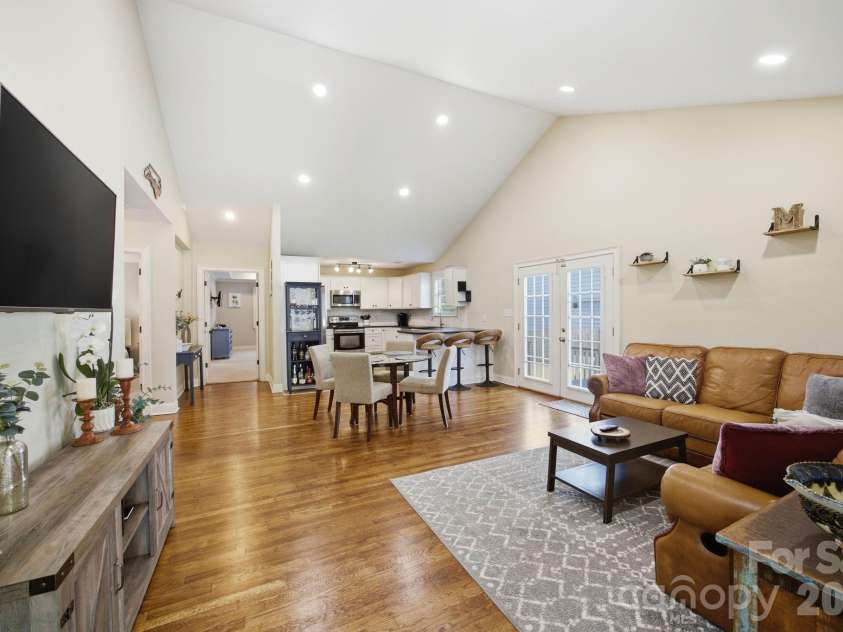 1742 Dunkirk Drive, Charlotte, NC 28203.  MLS# CAR4388601, YatesRealty ID 33620. 