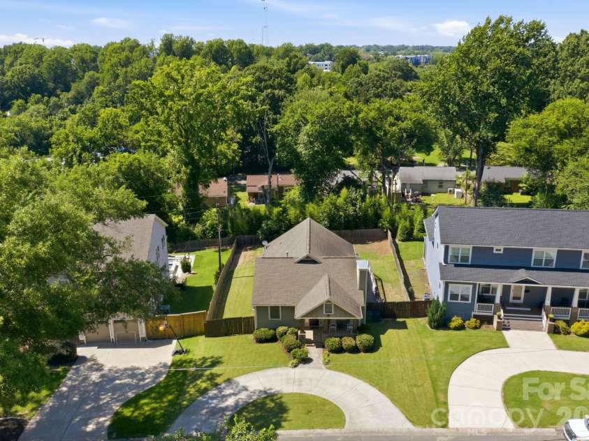 1742 Dunkirk Drive, Charlotte, NC 28203.  MLS# CAR4388601, YatesRealty ID 33620. 