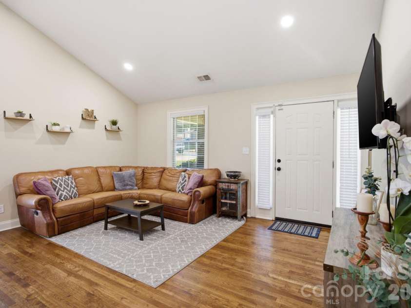 1742 Dunkirk Drive, Charlotte, NC 28203.  MLS# CAR4388601, YatesRealty ID 33620. 