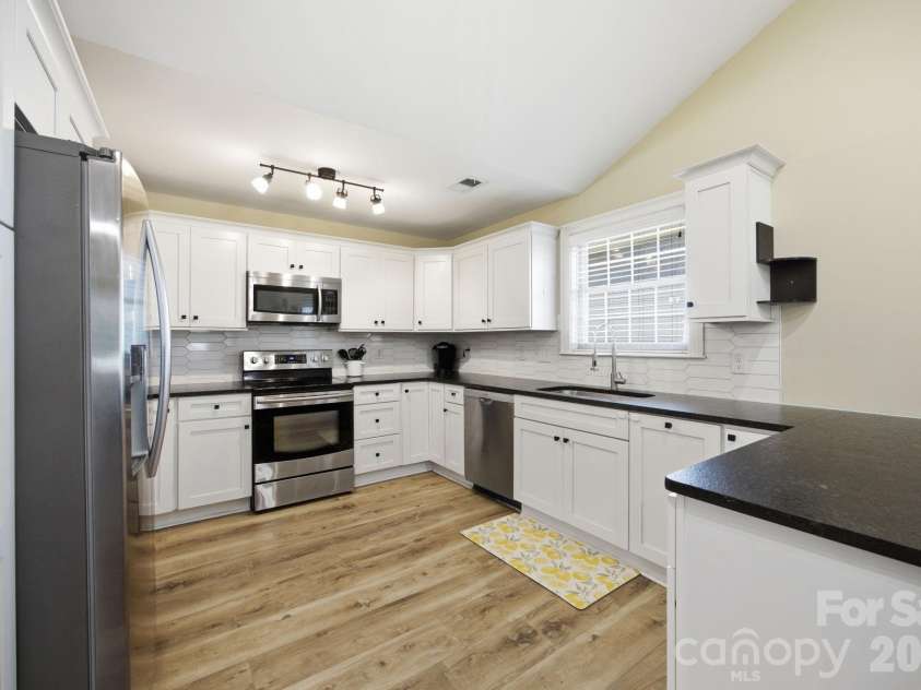 1742 Dunkirk Drive, Charlotte, NC 28203.  MLS# CAR4388601, YatesRealty ID 33620. 