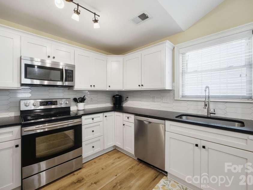 1742 Dunkirk Drive, Charlotte, NC 28203.  MLS# CAR4388601, YatesRealty ID 33620. 