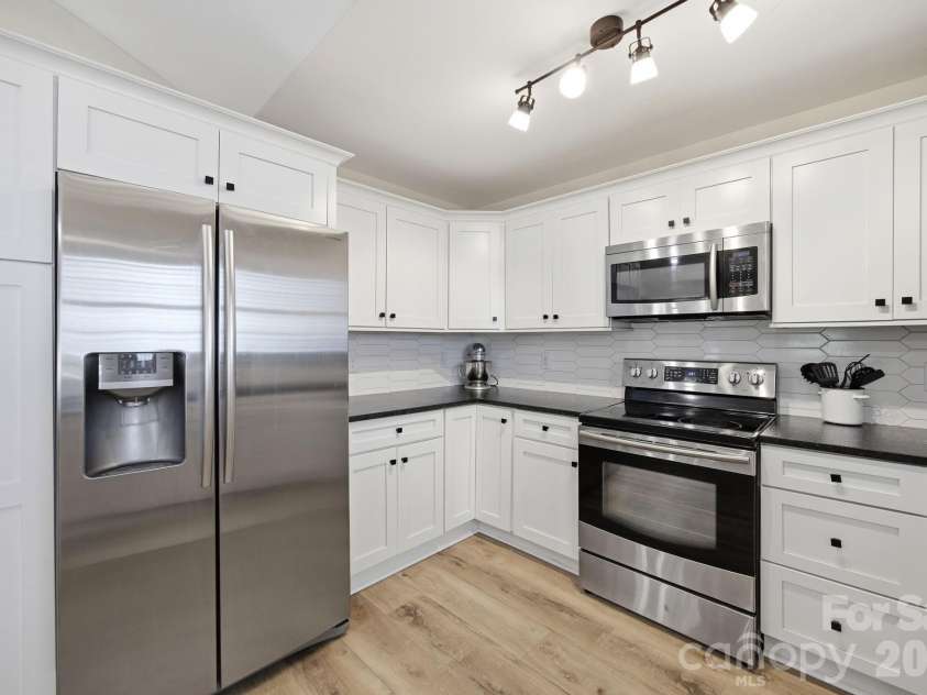 1742 Dunkirk Drive, Charlotte, NC 28203.  MLS# CAR4388601, YatesRealty ID 33620. 