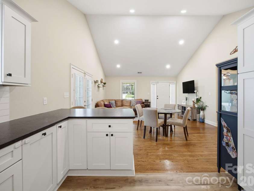 1742 Dunkirk Drive, Charlotte, NC 28203.  MLS# CAR4388601, YatesRealty ID 33620. 