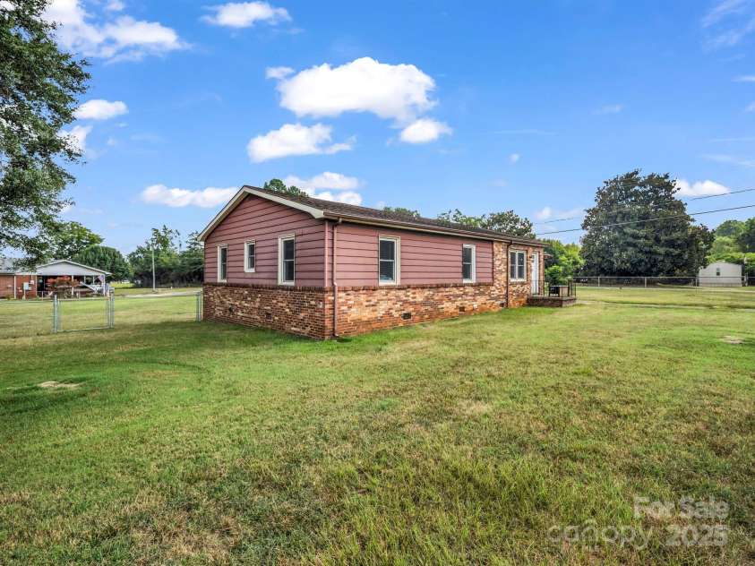 323 Christopher Road, Shelby, NC 28152.  MLS# CAR4286378, YatesRealty ID 33620. 