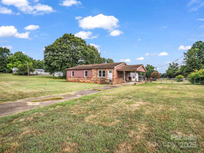 323 Christopher Road, Shelby, NC 28152.  MLS# CAR4286378, YatesRealty ID 33620. 