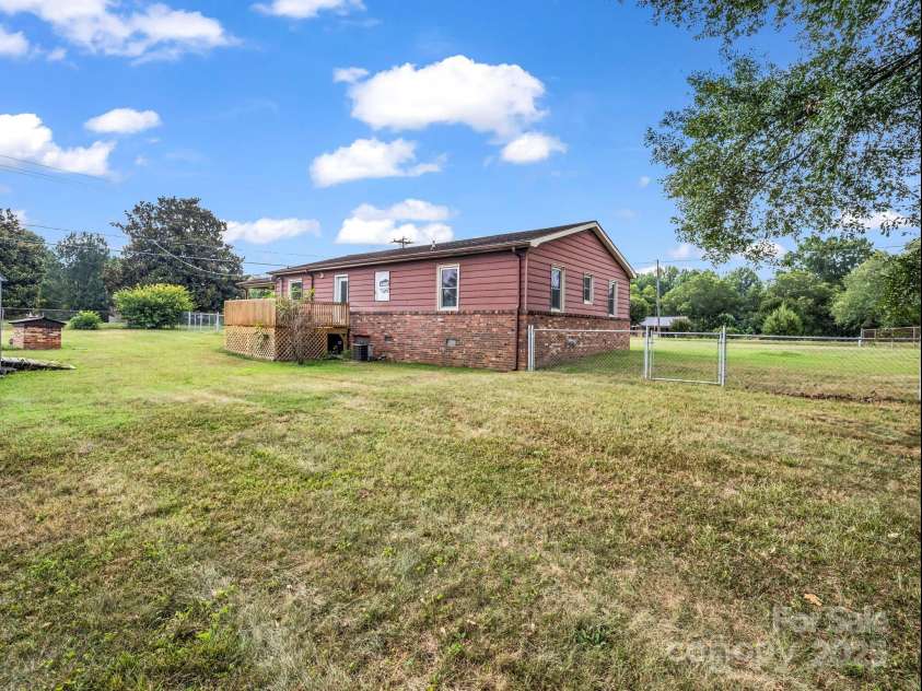 323 Christopher Road, Shelby, NC 28152.  MLS# CAR4286378, YatesRealty ID 33620. 