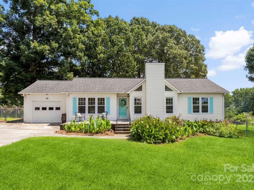 117 Enochville Avenue, Kannapolis, NC 28081.  MLS# CAR4292737, YatesRealty ID 33621. 