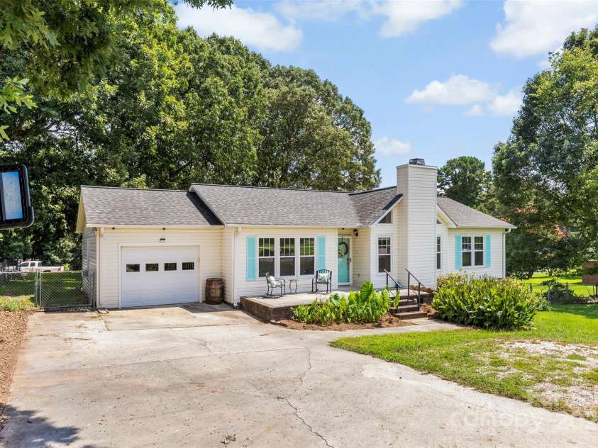 117 Enochville Avenue, Kannapolis, NC 28081.  MLS# CAR4292737, YatesRealty ID 33621. 