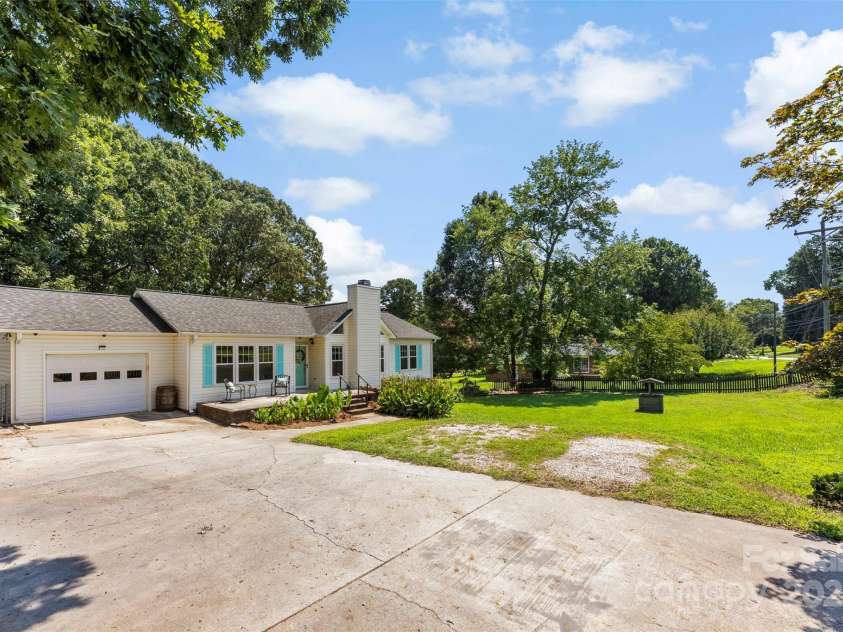 117 Enochville Avenue, Kannapolis, NC 28081.  MLS# CAR4292737, YatesRealty ID 33621. 