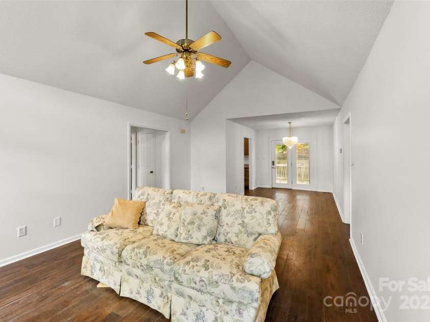 117 Enochville Avenue, Kannapolis, NC 28081.  MLS# CAR4292737, YatesRealty ID 33621. 