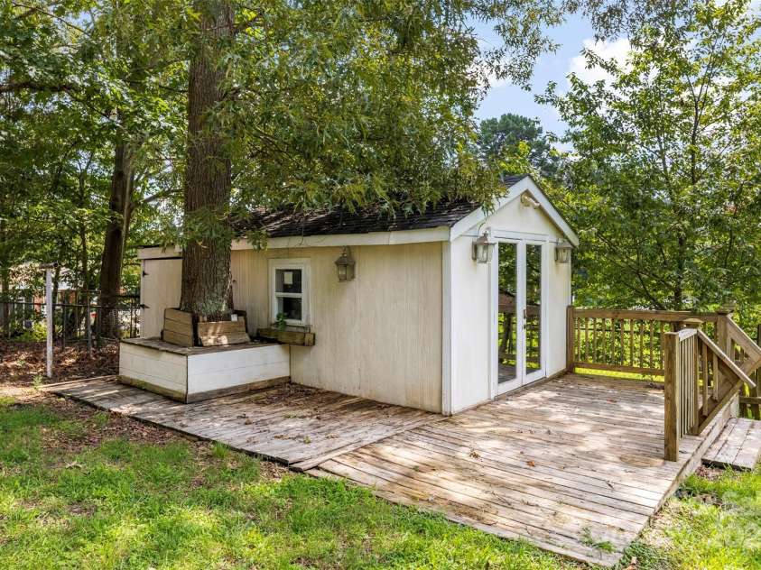 117 Enochville Avenue, Kannapolis, NC 28081.  MLS# CAR4292737, YatesRealty ID 33621. 