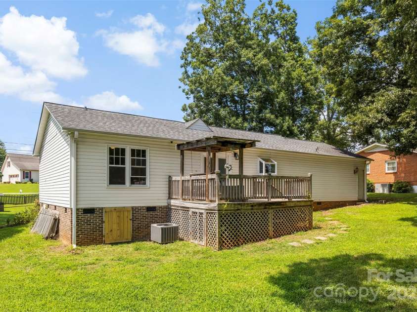 117 Enochville Avenue, Kannapolis, NC 28081.  MLS# CAR4292737, YatesRealty ID 33621. 