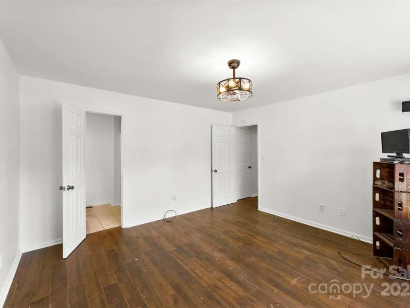 117 Enochville Avenue, Kannapolis, NC 28081.  MLS# CAR4292737, YatesRealty ID 33621. 