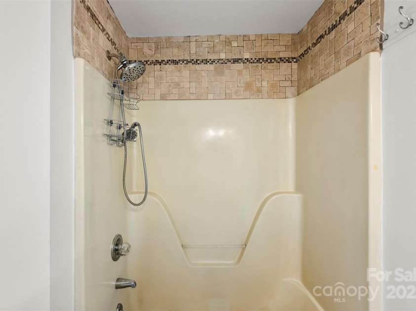 117 Enochville Avenue, Kannapolis, NC 28081.  MLS# CAR4292737, YatesRealty ID 33621. 