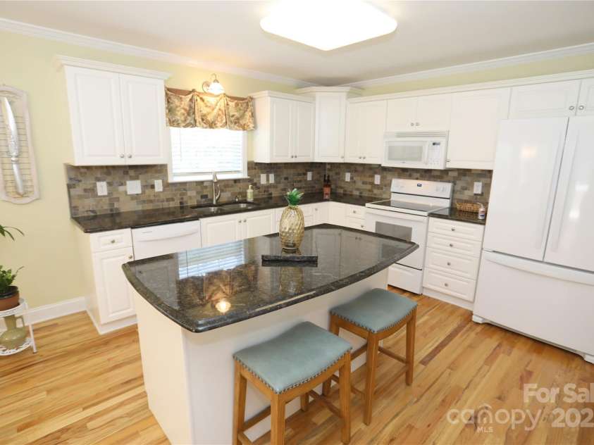 119 Sterling Drive, York, SC 29745.  MLS# CAR4294289, YatesRealty ID 33622. 