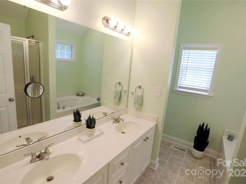 119 Sterling Drive, York, SC 29745.  MLS# CAR4294289, YatesRealty ID 33622. 