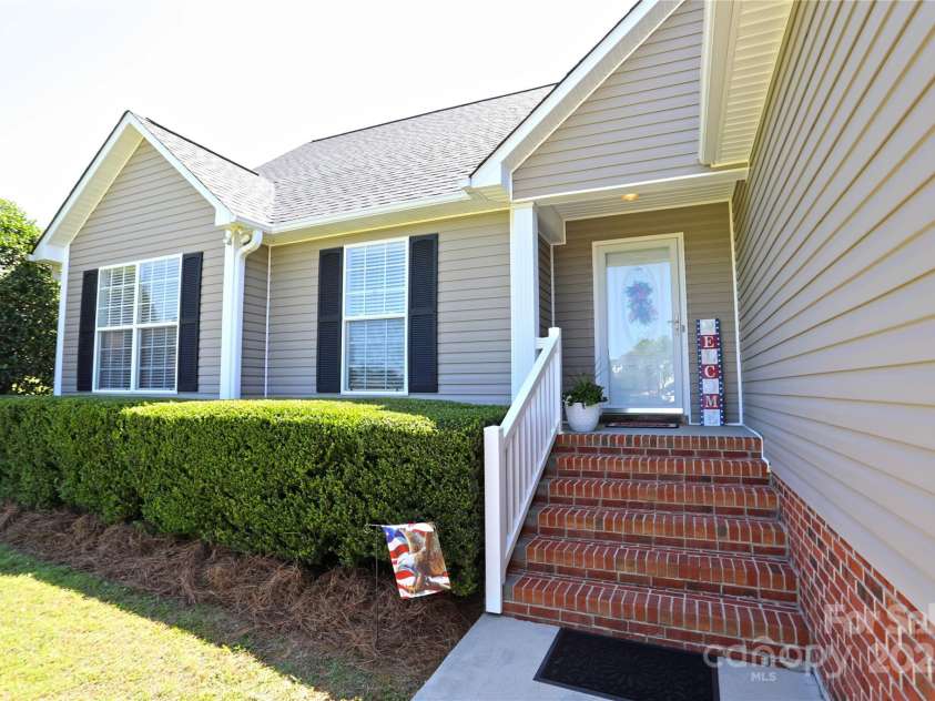 119 Sterling Drive, York, SC 29745.  MLS# CAR4294289, YatesRealty ID 33622. 