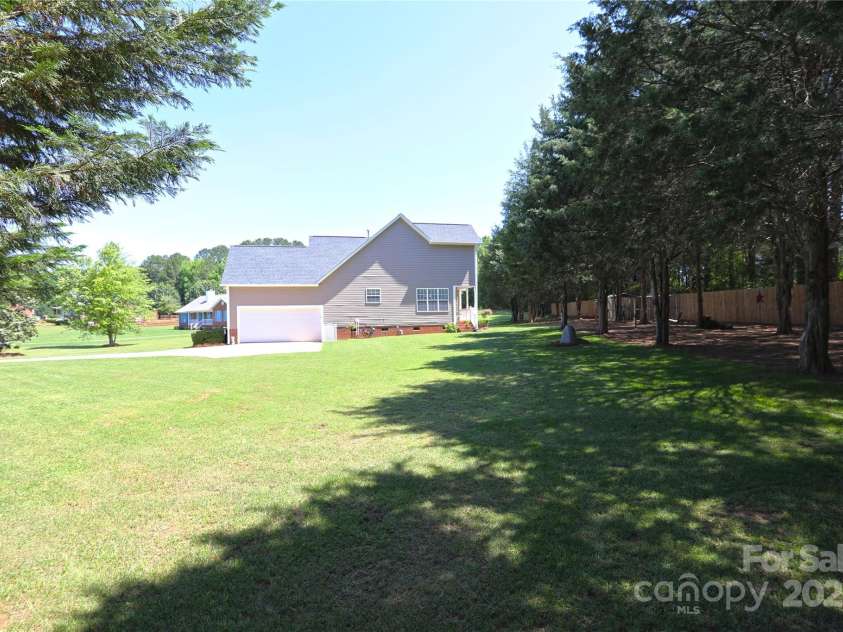 119 Sterling Drive, York, SC 29745.  MLS# CAR4294289, YatesRealty ID 33622. 