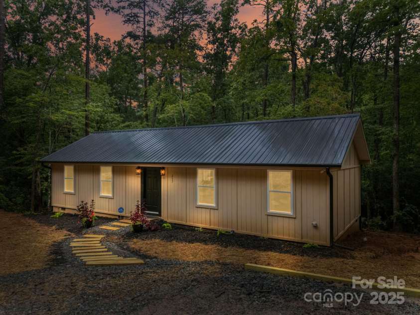 257 Roadrunner Circle, Lake Lure, NC 28746.  MLS# CAR4289915, YatesRealty ID 33623. 257 Roadrunner Circle Lake Lure NC 28746-1Newly built