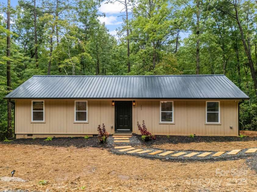 257 Roadrunner Circle, Lake Lure, NC 28746.  MLS# CAR4289915, YatesRealty ID 33623. 257 Roadrunner Circle Lake Lure NC 28746-3