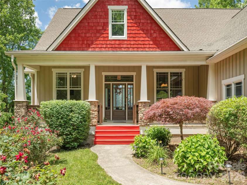 167 Tatham Road, Hendersonville, NC 28792.  MLS# CAR4391022, YatesRealty ID 33625. 