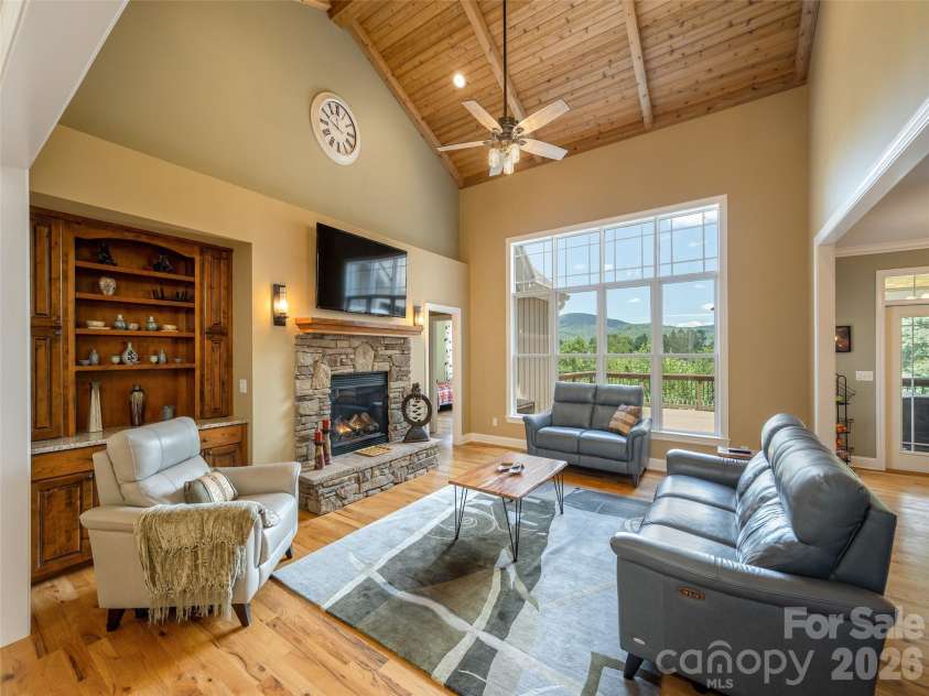 167 Tatham Road, Hendersonville, NC 28792.  MLS# CAR4391022, YatesRealty ID 33625. 