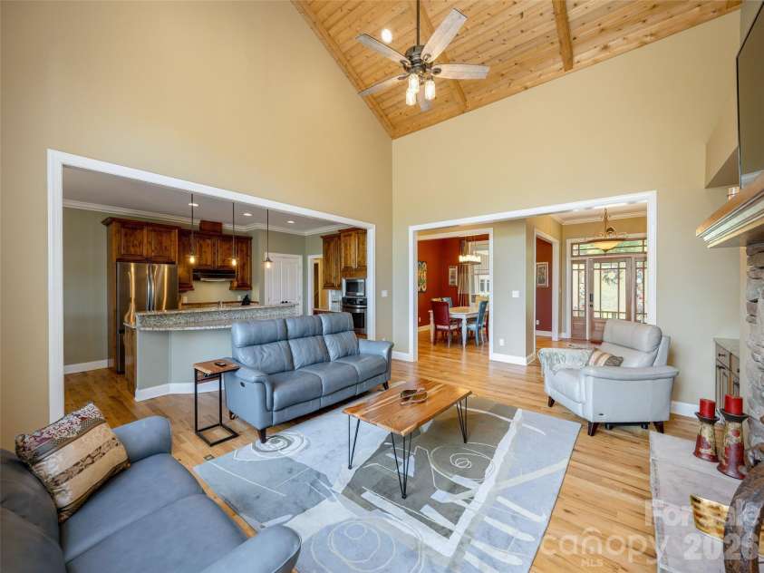 167 Tatham Road, Hendersonville, NC 28792.  MLS# CAR4391022, YatesRealty ID 33625. 
