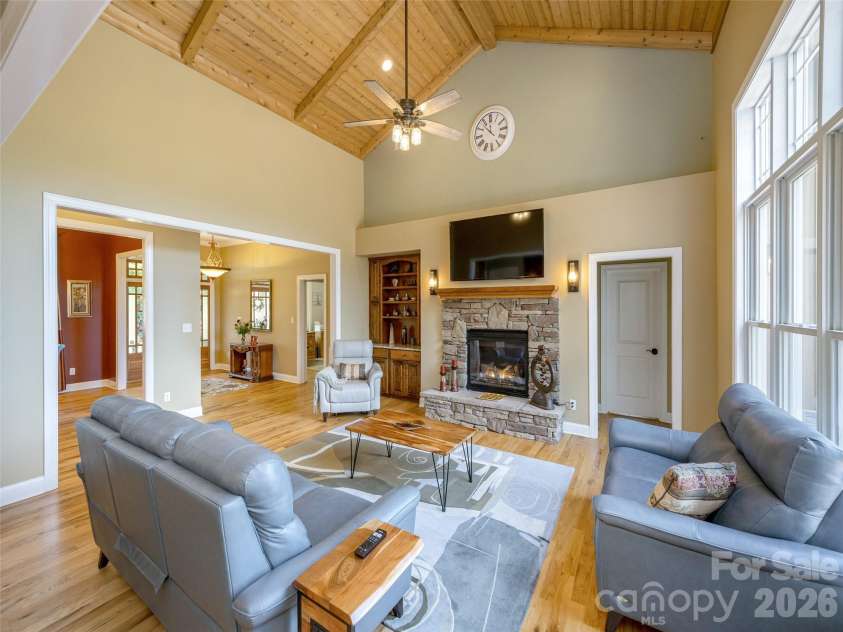 167 Tatham Road, Hendersonville, NC 28792.  MLS# CAR4391022, YatesRealty ID 33625. 
