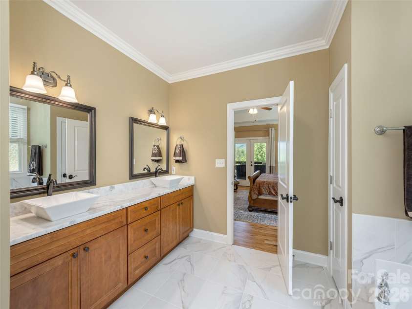 167 Tatham Road, Hendersonville, NC 28792.  MLS# CAR4391022, YatesRealty ID 33625. 