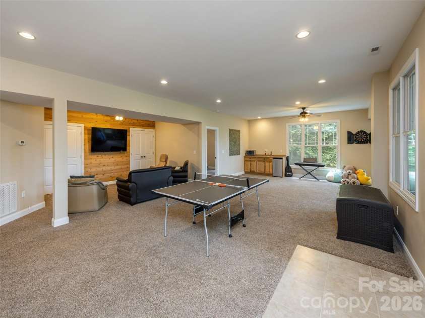 167 Tatham Road, Hendersonville, NC 28792.  MLS# CAR4391022, YatesRealty ID 33625. 